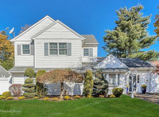 21 Wilson Ln, Bethpage, NY