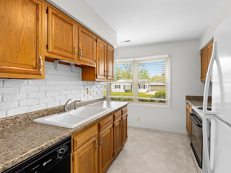 6205-6207 N Northmoor Ct — Photo 28