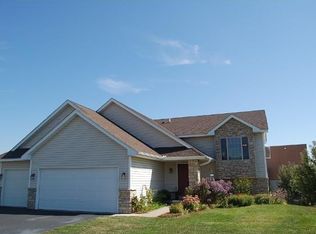 29672 Shoreview Cir, Lindstrom, MN 55045