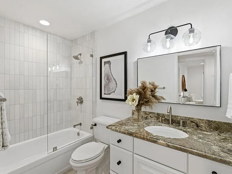3335 La Mesa Dr — Photo 6