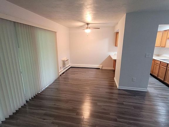 3rd image of 890 Parkview Ave APT 18D
