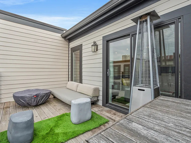 607 Slade Ct — Photo 43