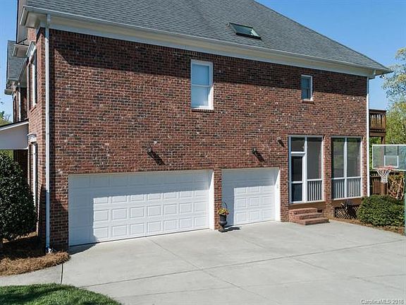 5th image of 216 Royalton Pl