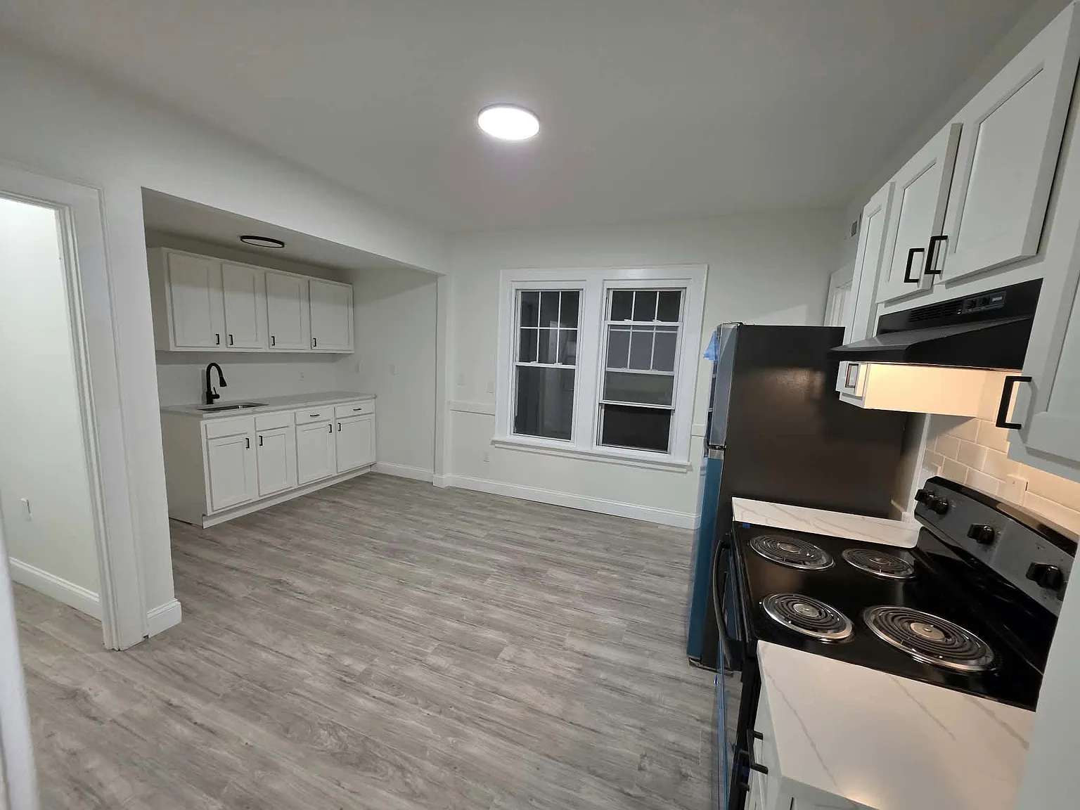 3 bed, 1087 sqft, $2,100 — Photo 3