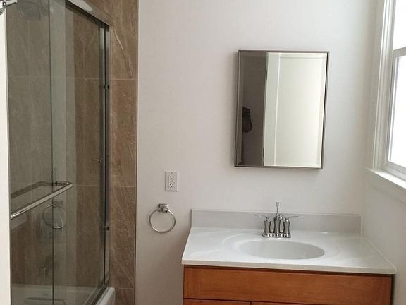 4th image of 735 31st Ave