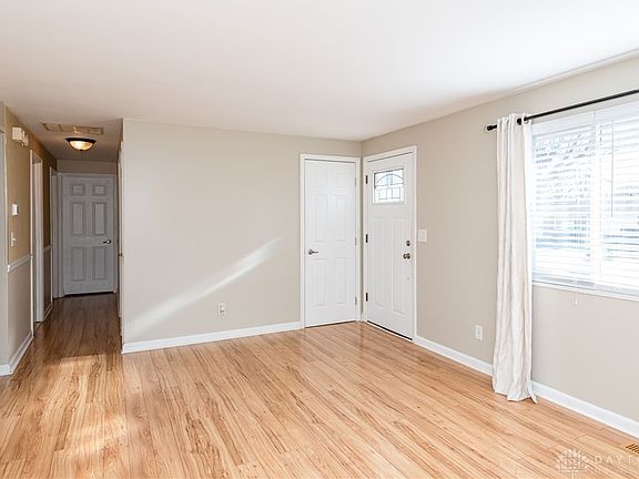 5th image of 299 Woodlawn Dr