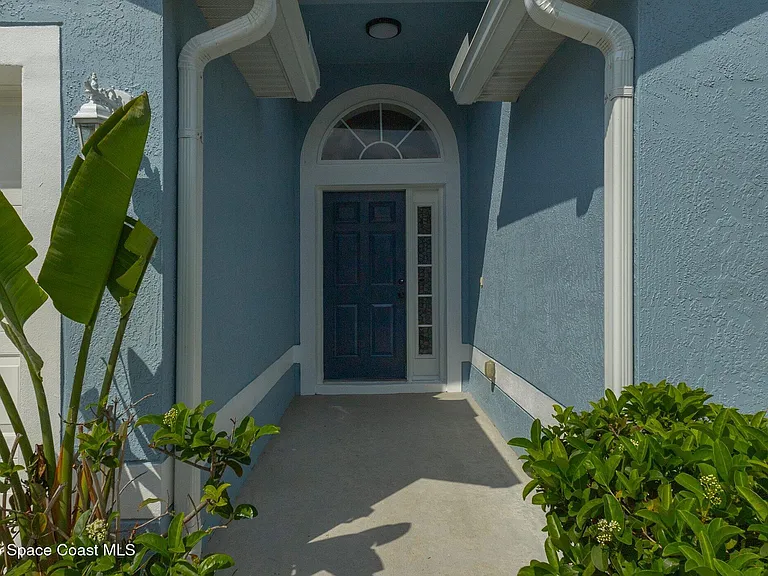 1733 La Maderia Dr SW — Photo 3