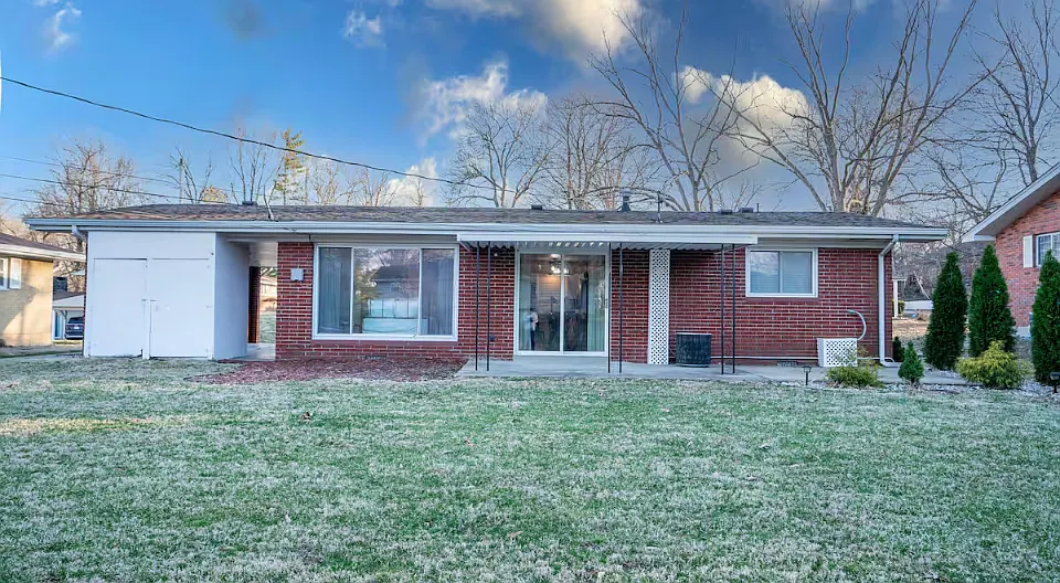Building Photo - 213 Columbus Dr