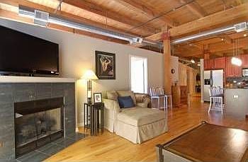 5th image of 2804 N Oakley Ave #203