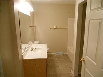 5th image of 604 Santa Fe St