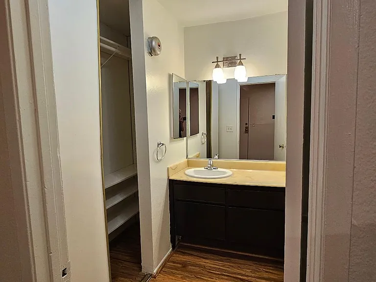 7139 Hazeltine Ave — Photo 6