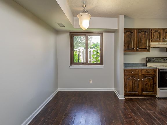 5th image of 1409 Jocasta Dr