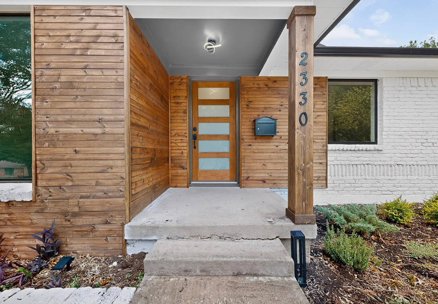 3 bed, 3.0 bath, 1757 sqft, $3,000 — Photo 2