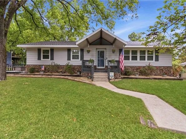 8490 Spruce Dr, Rogers, AR 72756