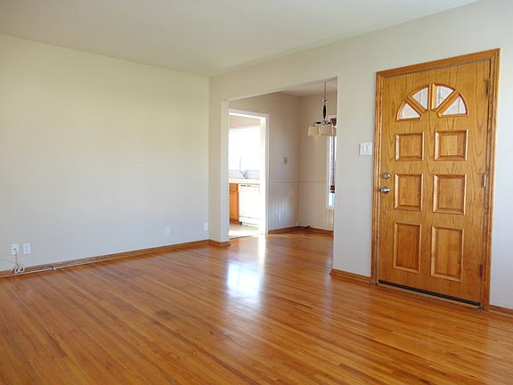 3rd image of 15249 S Wilkie Ave