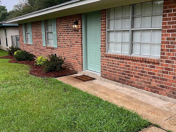 2nd image of 208 Eisenhower Dr