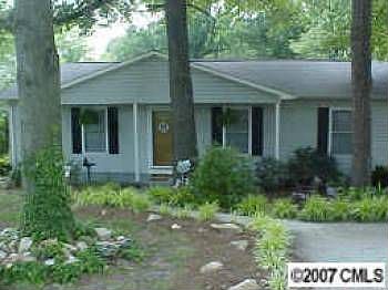 1st image of 121 Green Dr