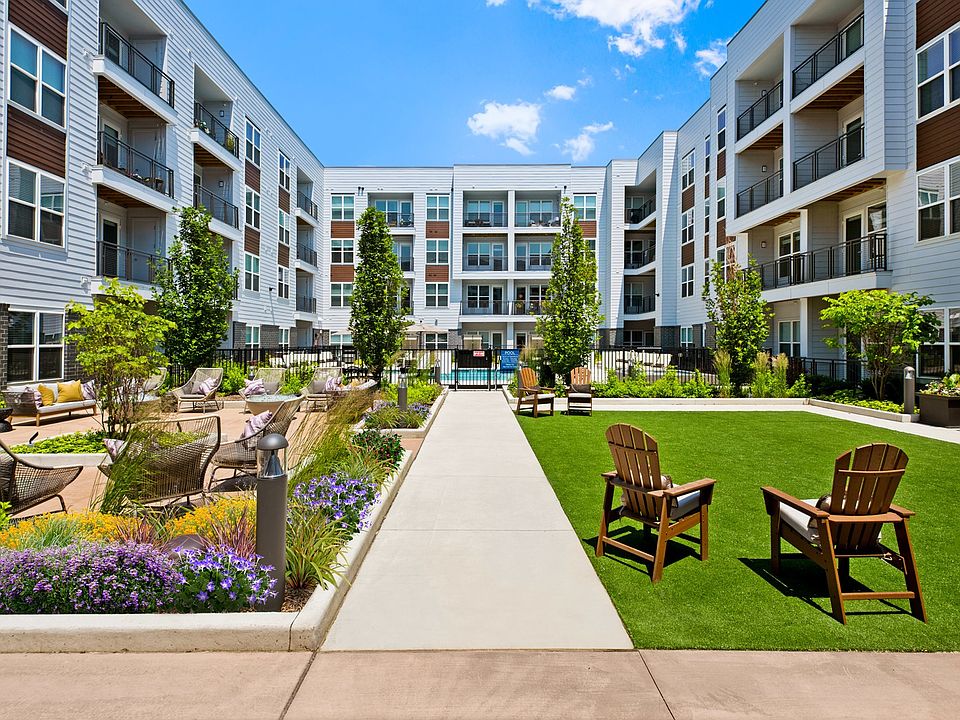 Everleigh Vernon Hills 55+ Active Adult Apartments - 555 Lakeview Pkwy 