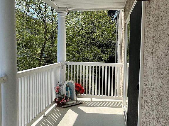 2nd image of 323 Paoli Pointe Dr #323-M
