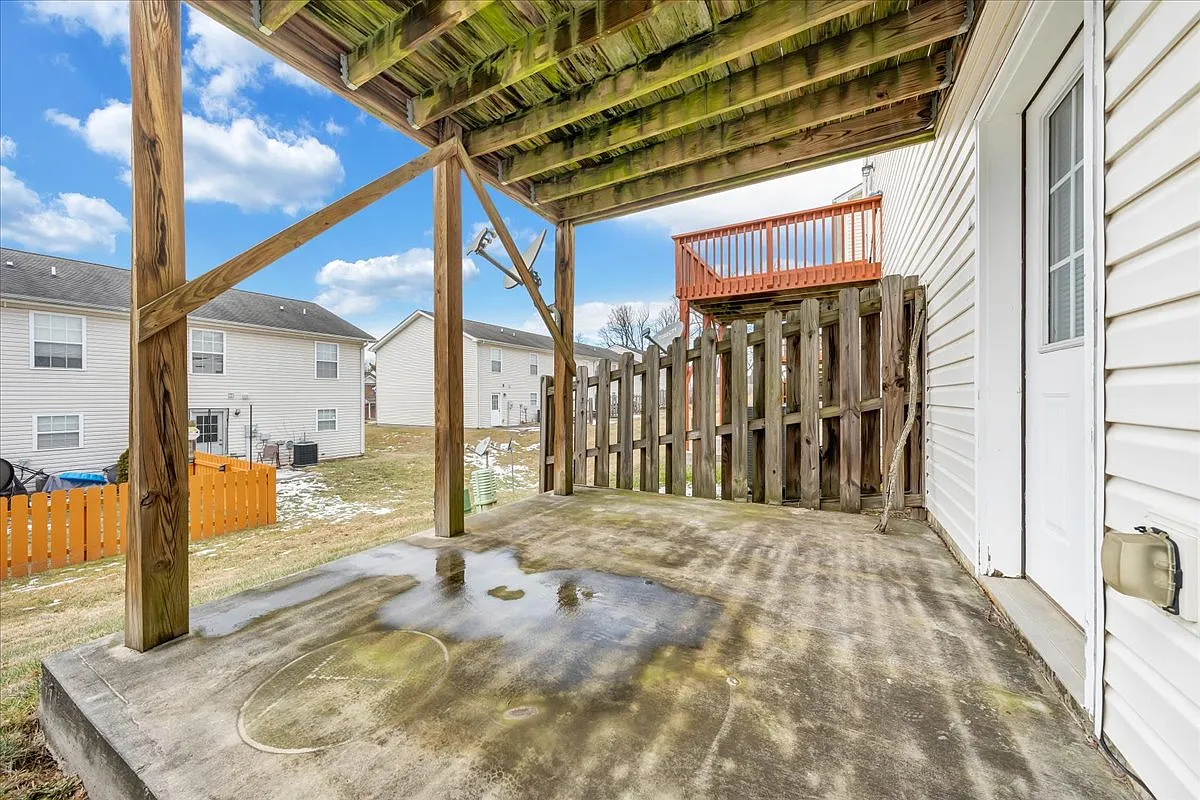 Building Photo - 70 Charleston Ln