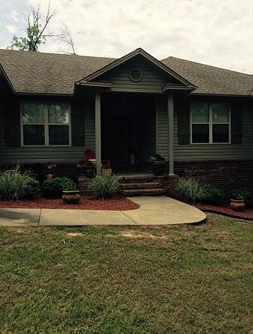 1st image of 19 Red Oak Ln