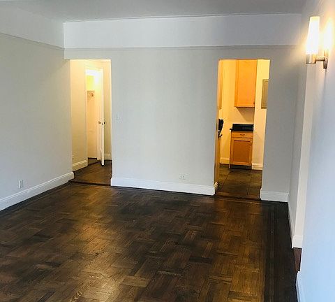 4th image of 207 W 106th St #6AA