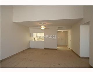 4th image of 2562 Laconia Ave