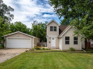 212 Highmoor Dr, Round Lake Park, IL 60073