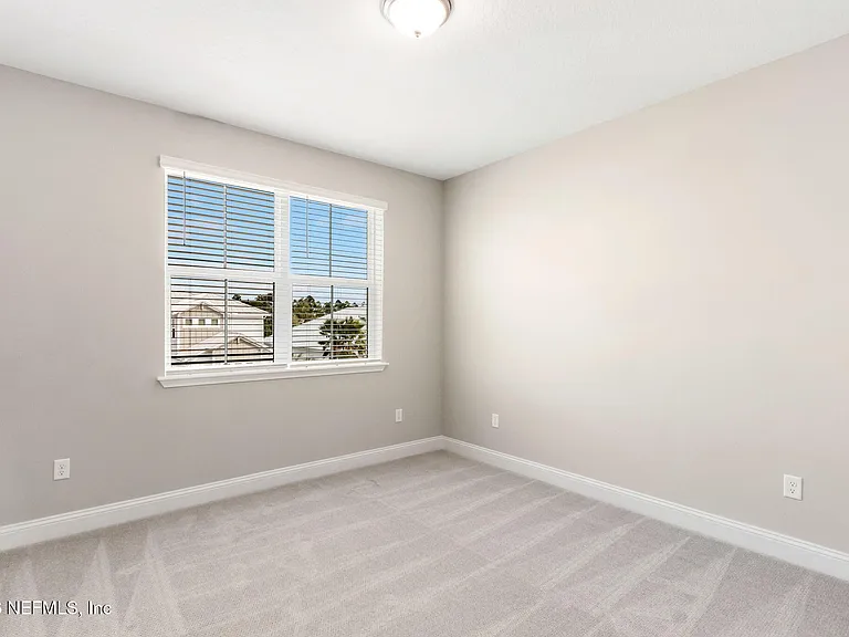 571 Marquesa Cir — Photo 32