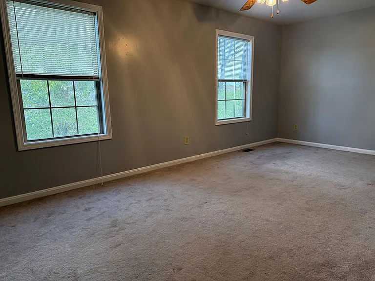 247 E Green St #B — Photo 12