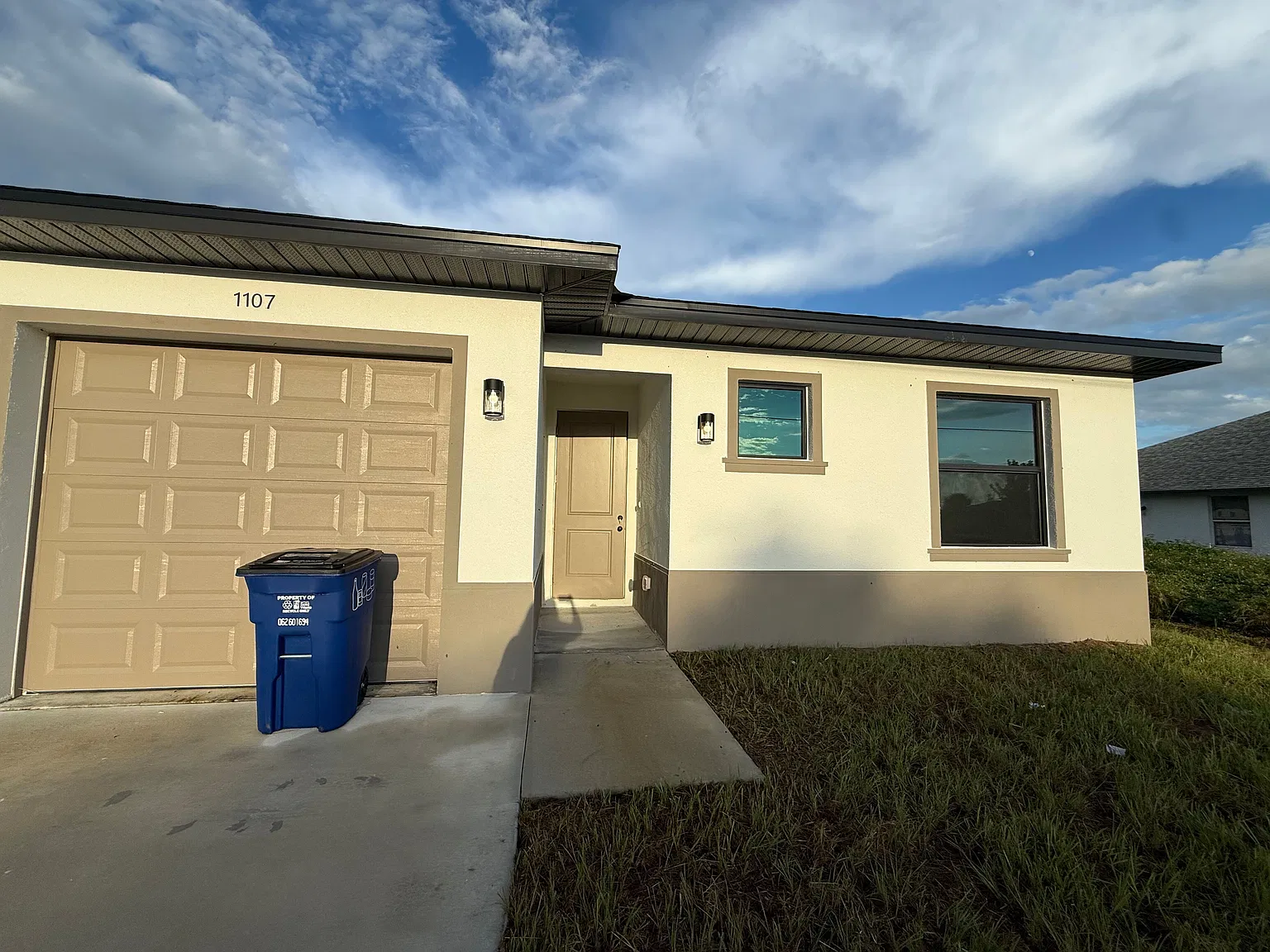 3 bed, 2.0 bath, 1218 sqft, $1,700 — Photo 1