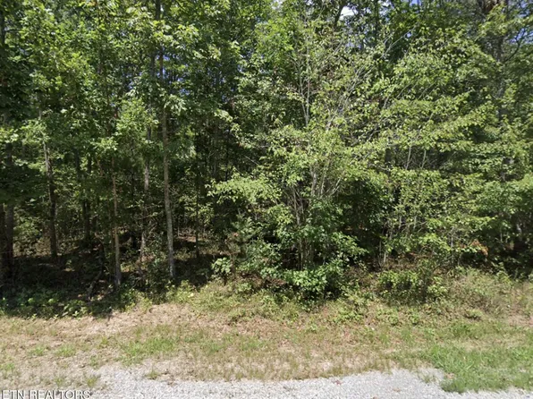 8919 Cherokee Trl, Crossville, TN 38572