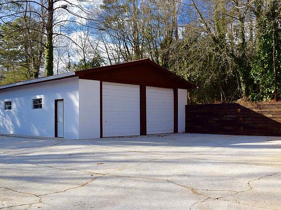 3rd image of 283 Lakeview Heights Cir