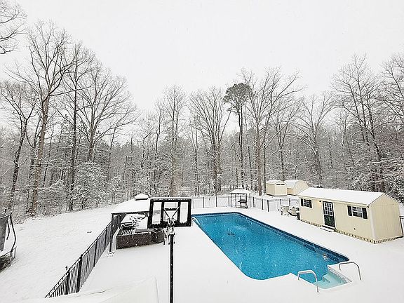 pool house, bbq area, gazebo