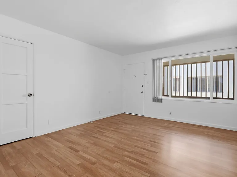 5642-5646 Laurel Canyon Blvd — Photo 5