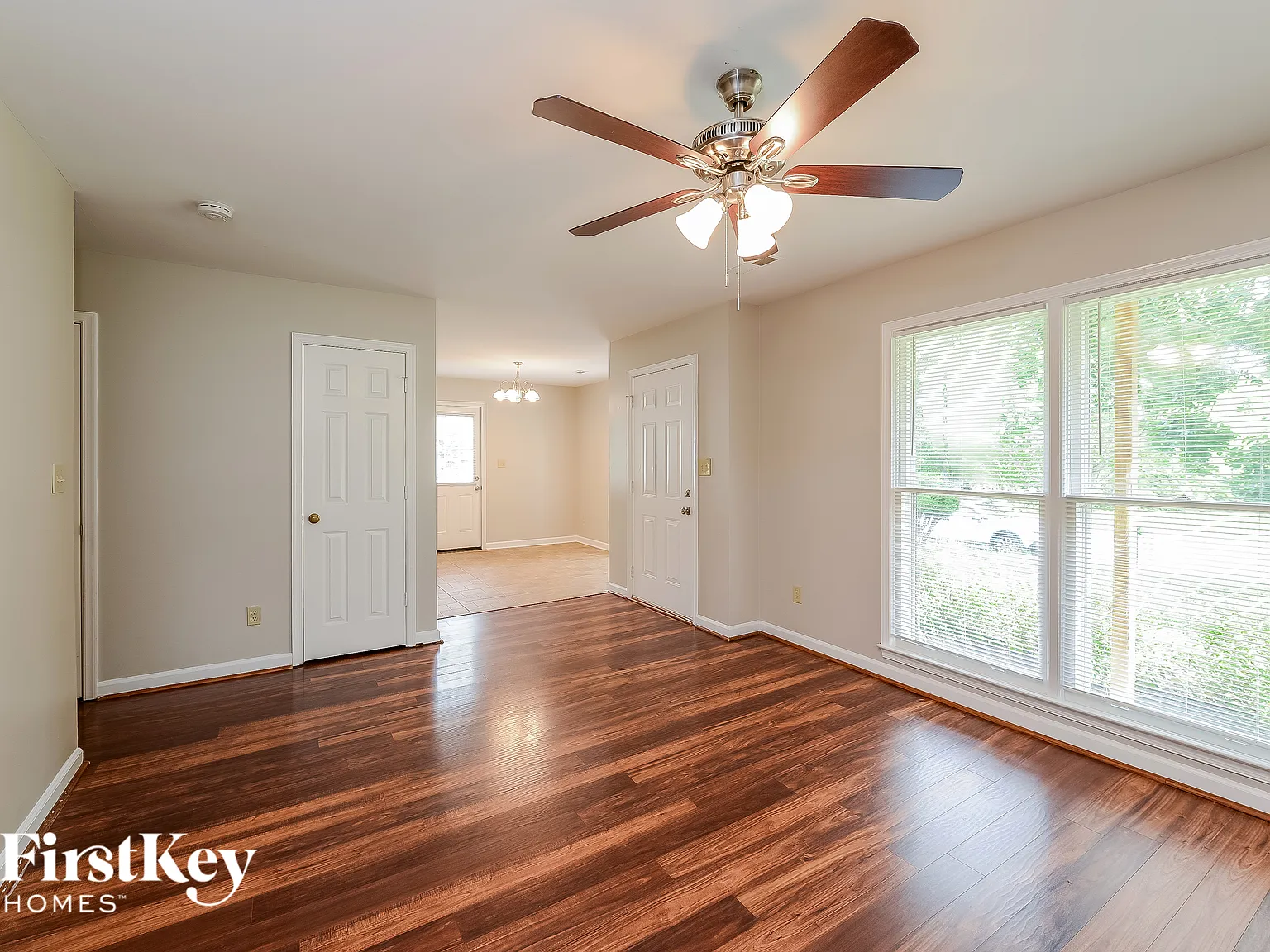 3 bed, 2.0 bath, 1105 sqft, $2,005 — Photo 4