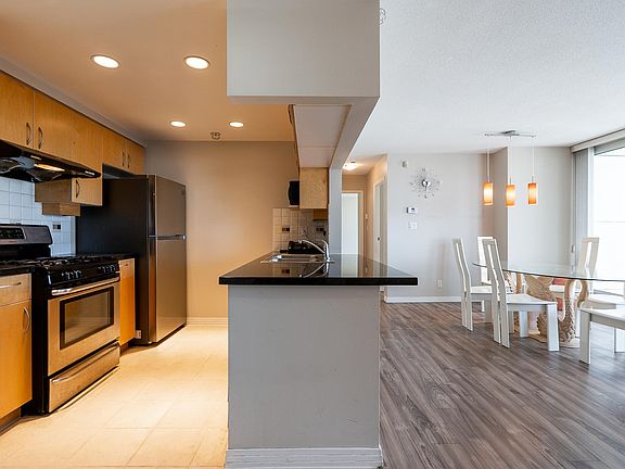4th image of 1199 Marinaside Cres #2303