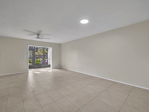 3rd image of 195 Sandlewood Trl