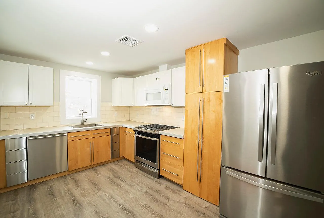 2 bed, 1300 sqft, $1,990 — Photo 2