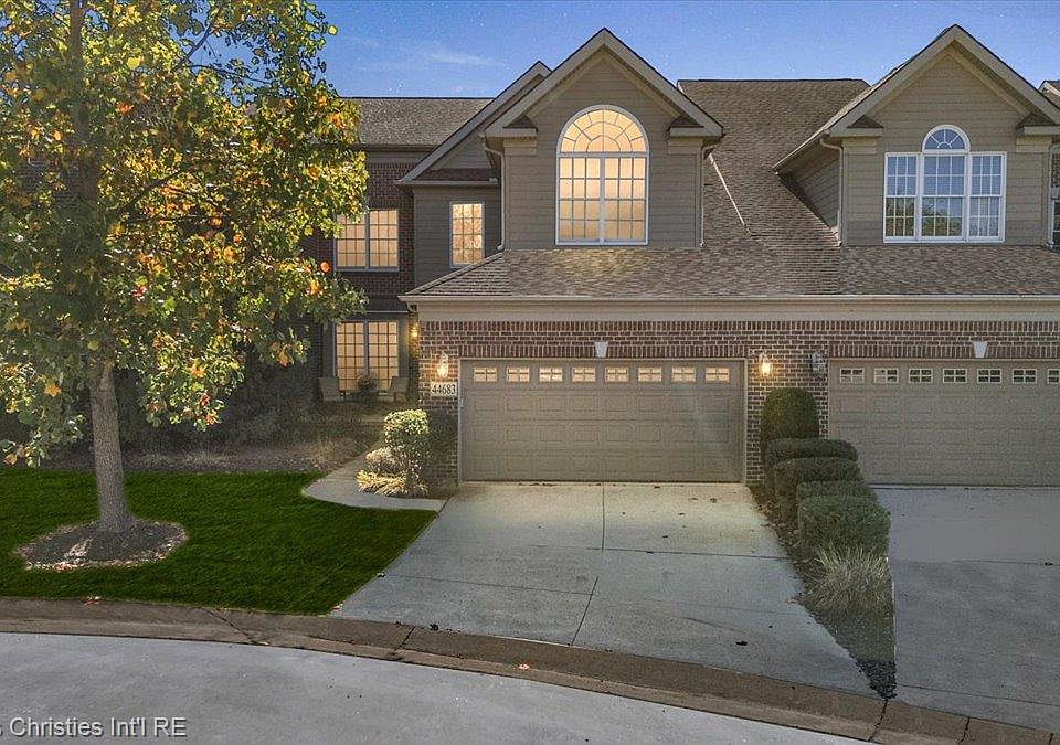 1st image of 44683 Broadmoor Cir N