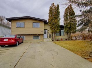 2418 W 20th St N, Lethbridge, AB T1H 4T8