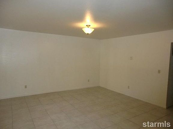 4th image of 3737 Larch Ave