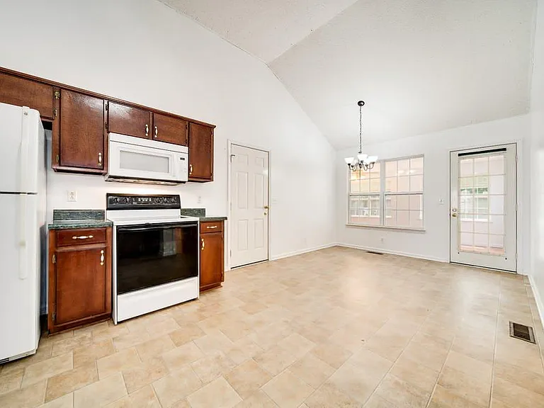 824 Stone Hedge Ct — Photo 16