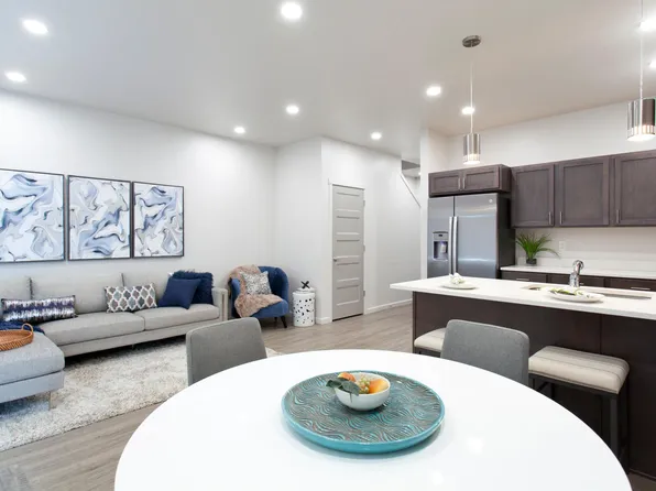 Prairie Pointe Apartments and Townhomes