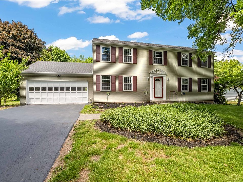1st image of 72 Boxwood Ln