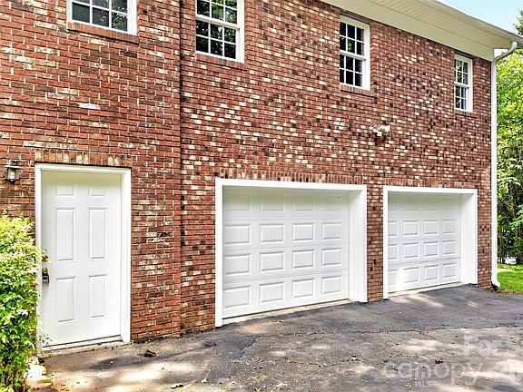 5th image of 104 Valley Vista Dr