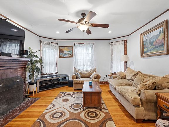 5th image of 37 Davis St #37