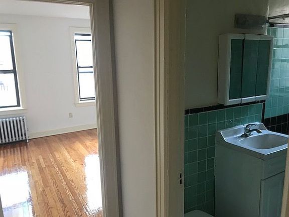 4th image of 4536 39th Pl APT 6D