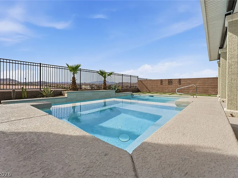 2599 Tolmezzo St — Photo 44
