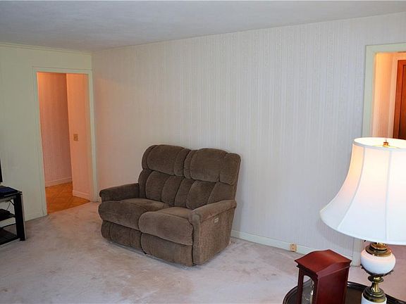 5th image of 50 Saint Marys Dr